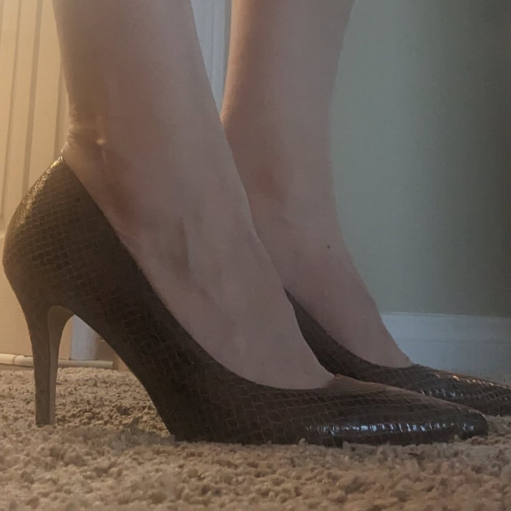 White House Black Market Olivia Whiskey Snake Embossed Pumps Size 7.5